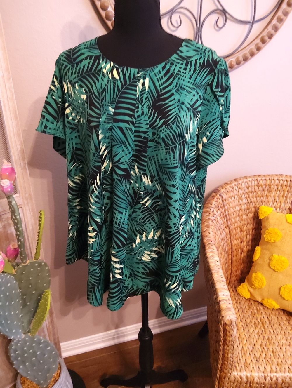 Bestbee Women's Green Tropical Leaf Print Top with Short Sleeves